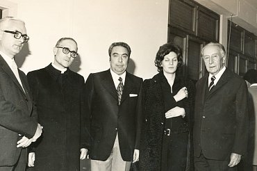 inaugurazione santa monica 1971 da sinistra Siindaco Cocchi, Monsignor livi sig pini siga pini sindaco bargellini